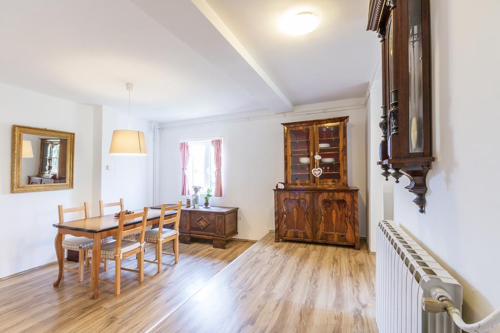 באניולה Apartments Oskar מראה חיצוני תמונה