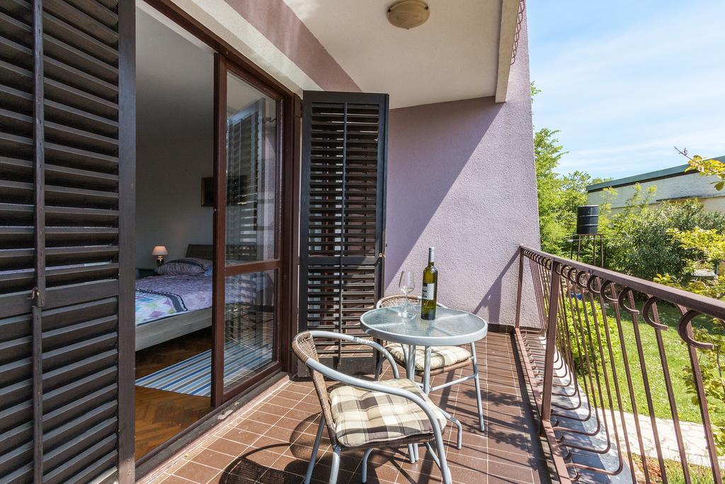 באניולה Apartments Oskar מראה חיצוני תמונה