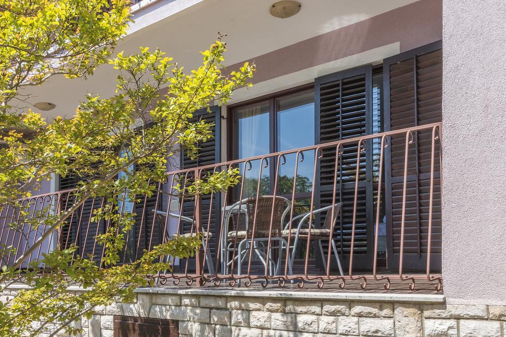 באניולה Apartments Oskar מראה חיצוני תמונה